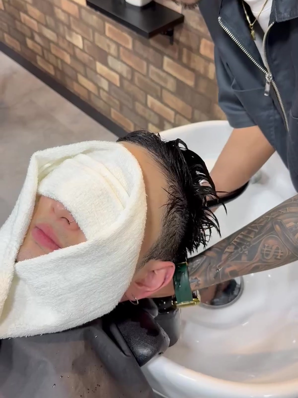 代田橋のバーバー・床屋（理容室）Lit BARBER 来店後の流れ 流し