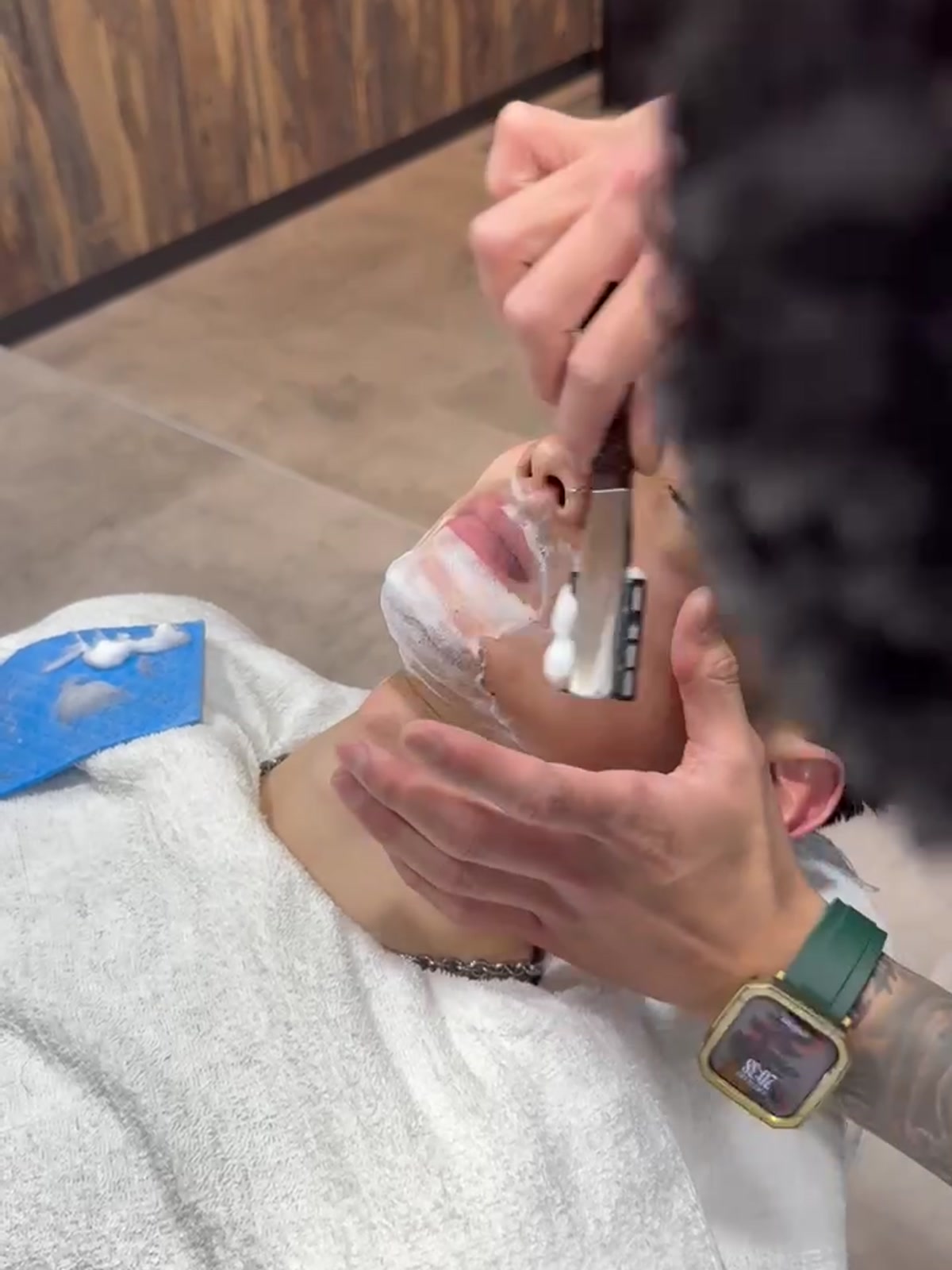 代田橋のバーバー・床屋（理容室）Lit BARBER 来店後の流れ 流し